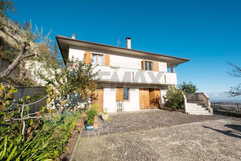 Casa indipendente in Via Monaci Silvestrini 21, Arcevia — foto 2 di 5