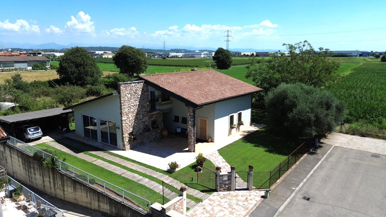 Villa, Valeggio sul Mincio