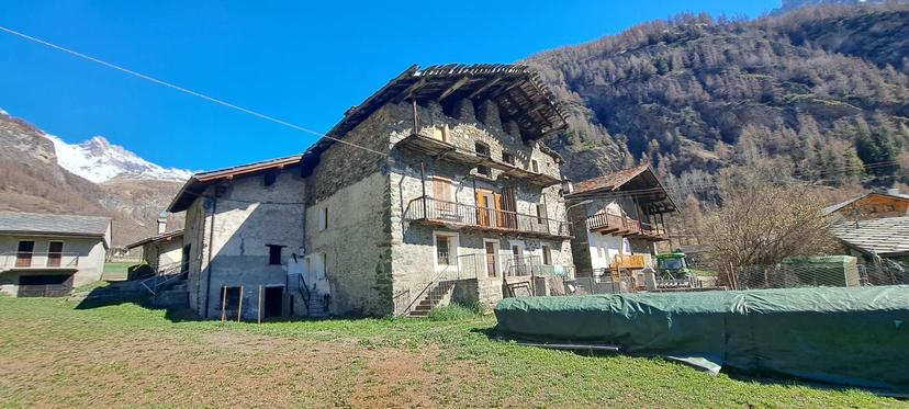 Rustico in Frazione Voueces, Ollomont — foto 2 di 5