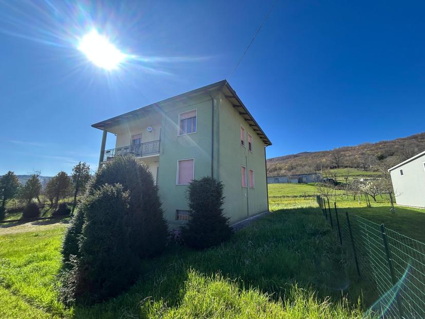 Villa a schiera in  Orsi, Bore — foto 2 di 5