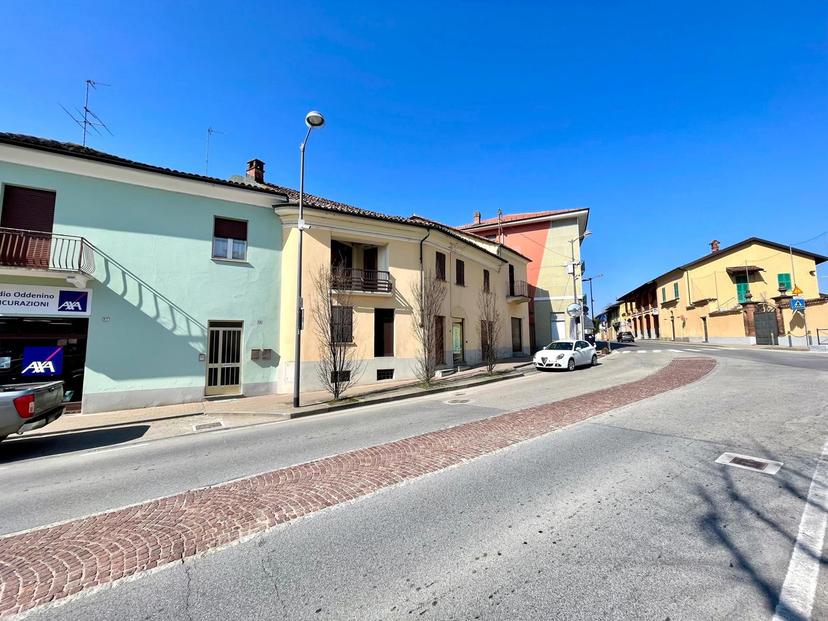 Terratetto unifamiliare in Piazza Vittorio Emanuele  12, Ceresole Alba — foto 3 di 5