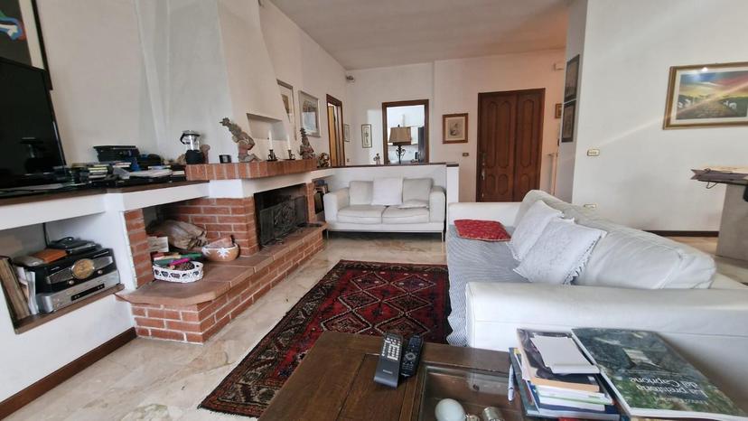 Villa a schiera in Via Interna Sarzanello 252, Sarzana