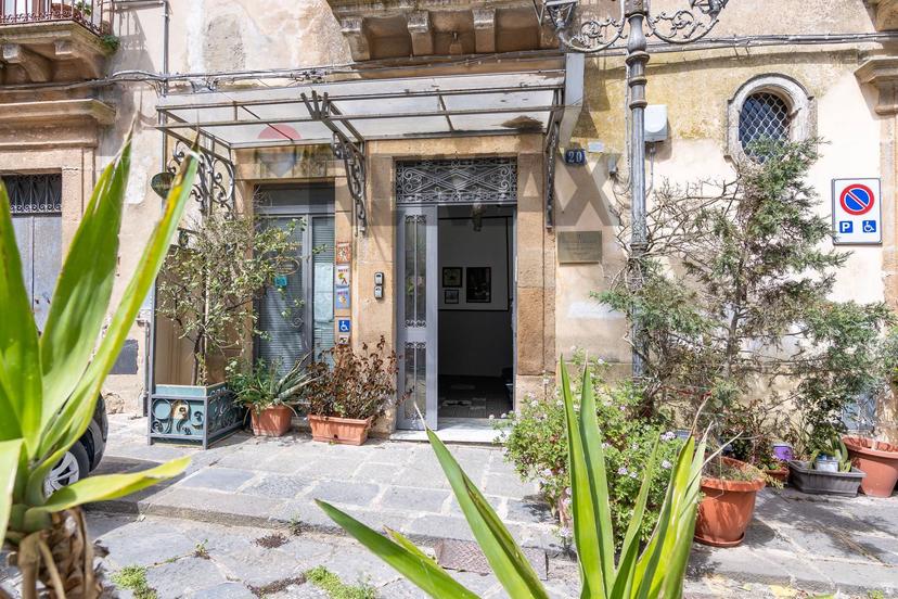 Casa indipendente in Piazza S. Francesco d'Assisi 20, Caltagirone — foto 3 di 5