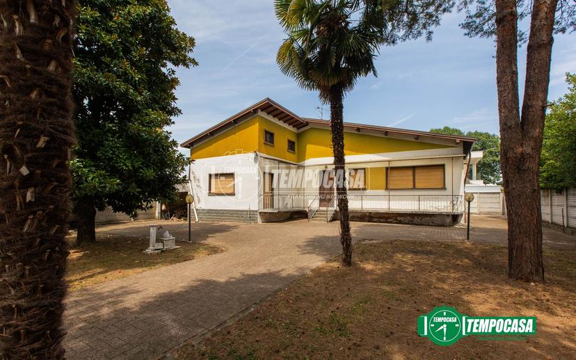 Villa in Via Sardegna 29, Magnago — foto 3 di 5
