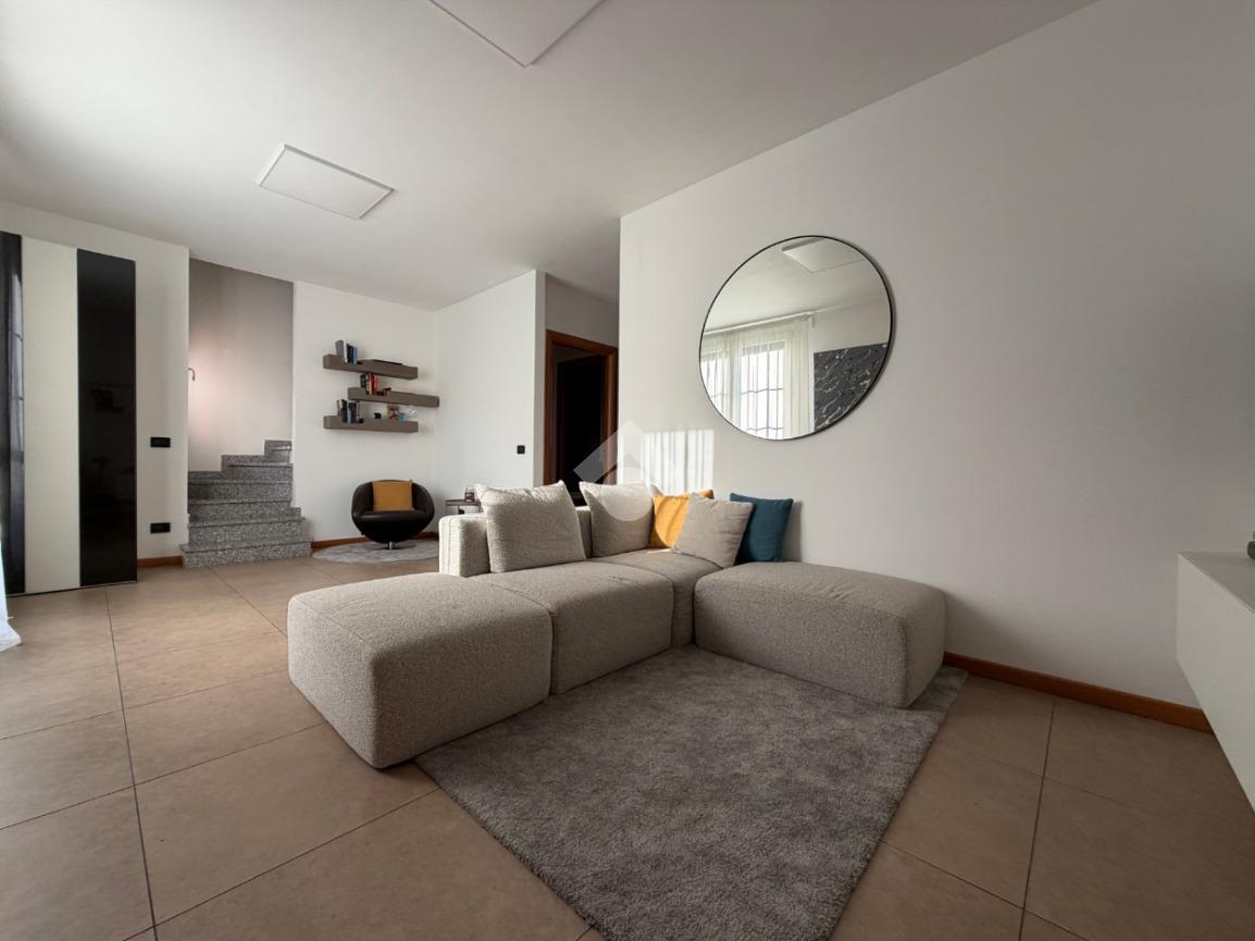 Villa a schiera in Via Sant'Antonio 17, Pessano con Bornago