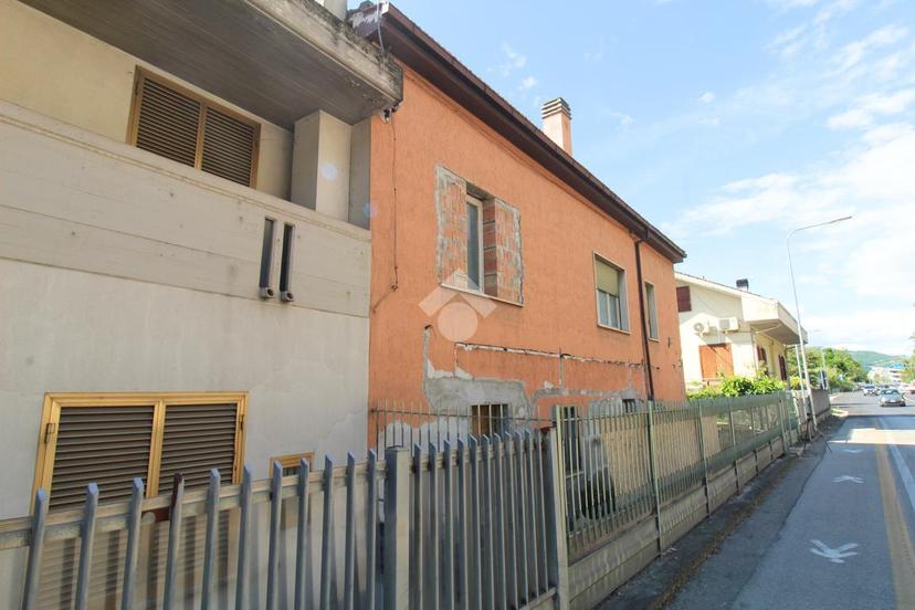 Casa indipendente in Viale Europa 6, Teramo — foto 2 di 5