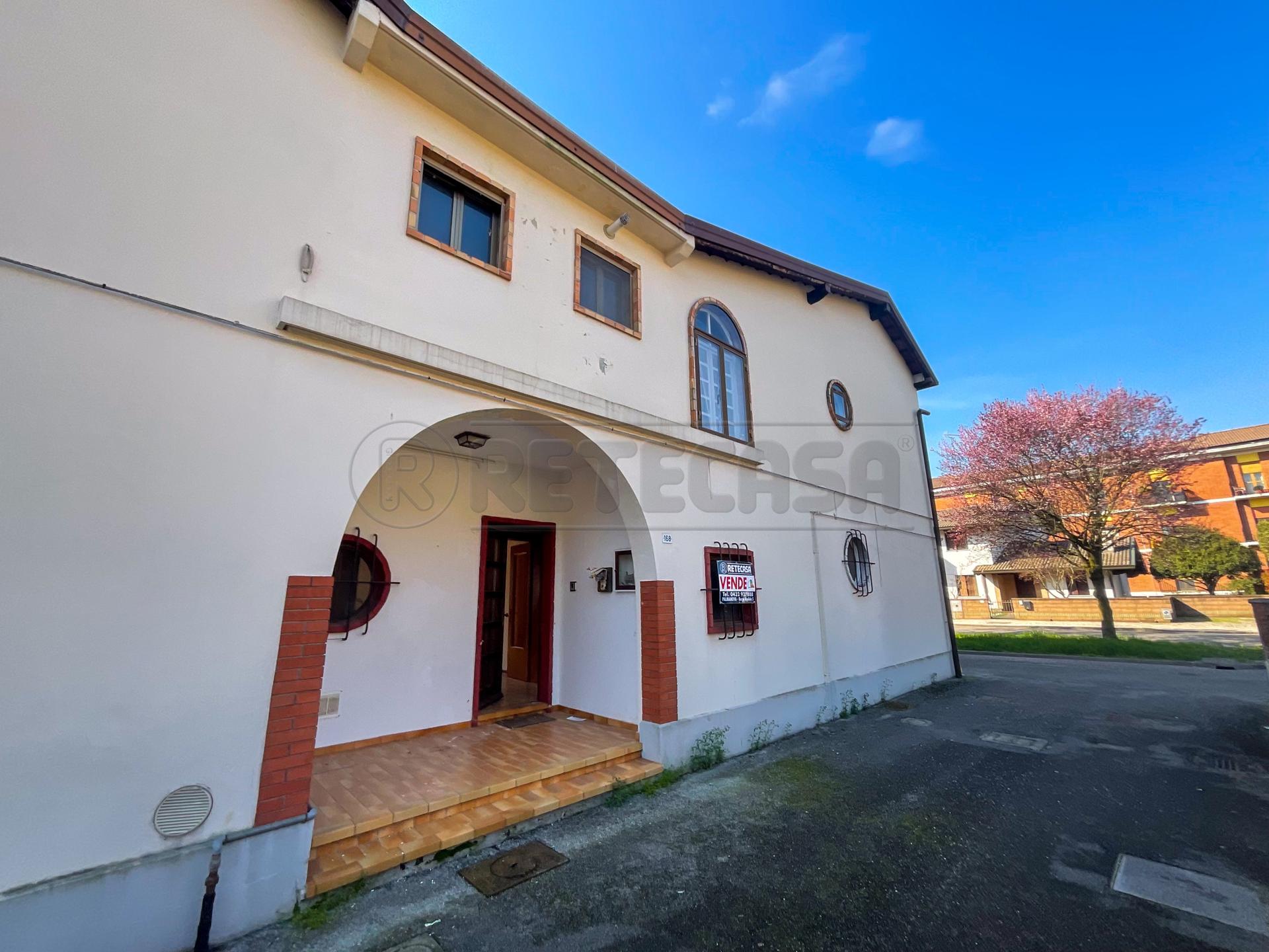 Villa a schiera in Viale Marconi 168, Torviscosa