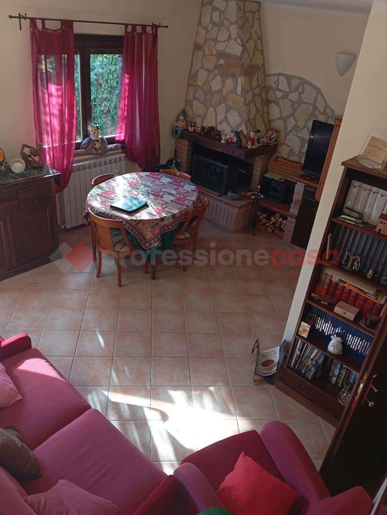 Villa plurifamiliare in Via Fabrizio De Britis 4, Rocca di Botte — foto 2 di 5