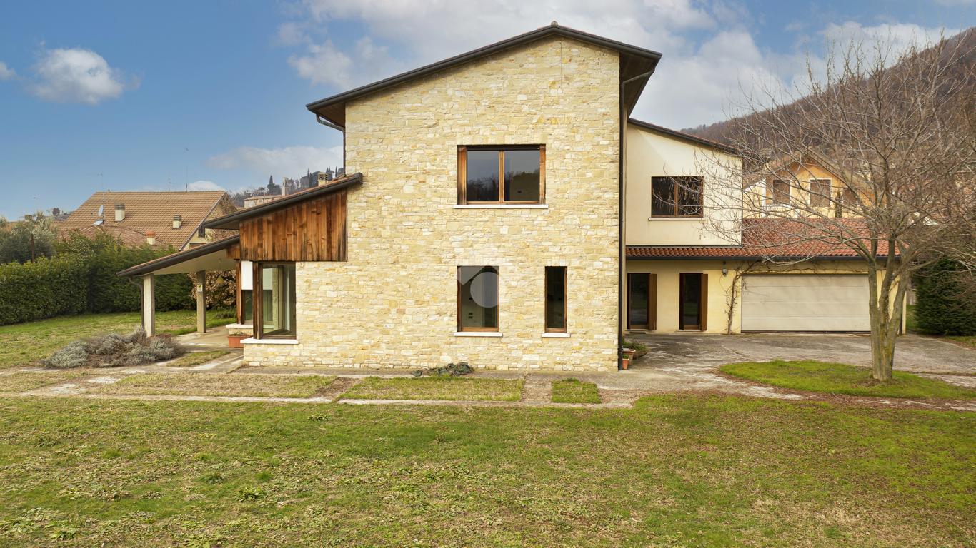 Villa in Via S. Gioacchino 1, Adro