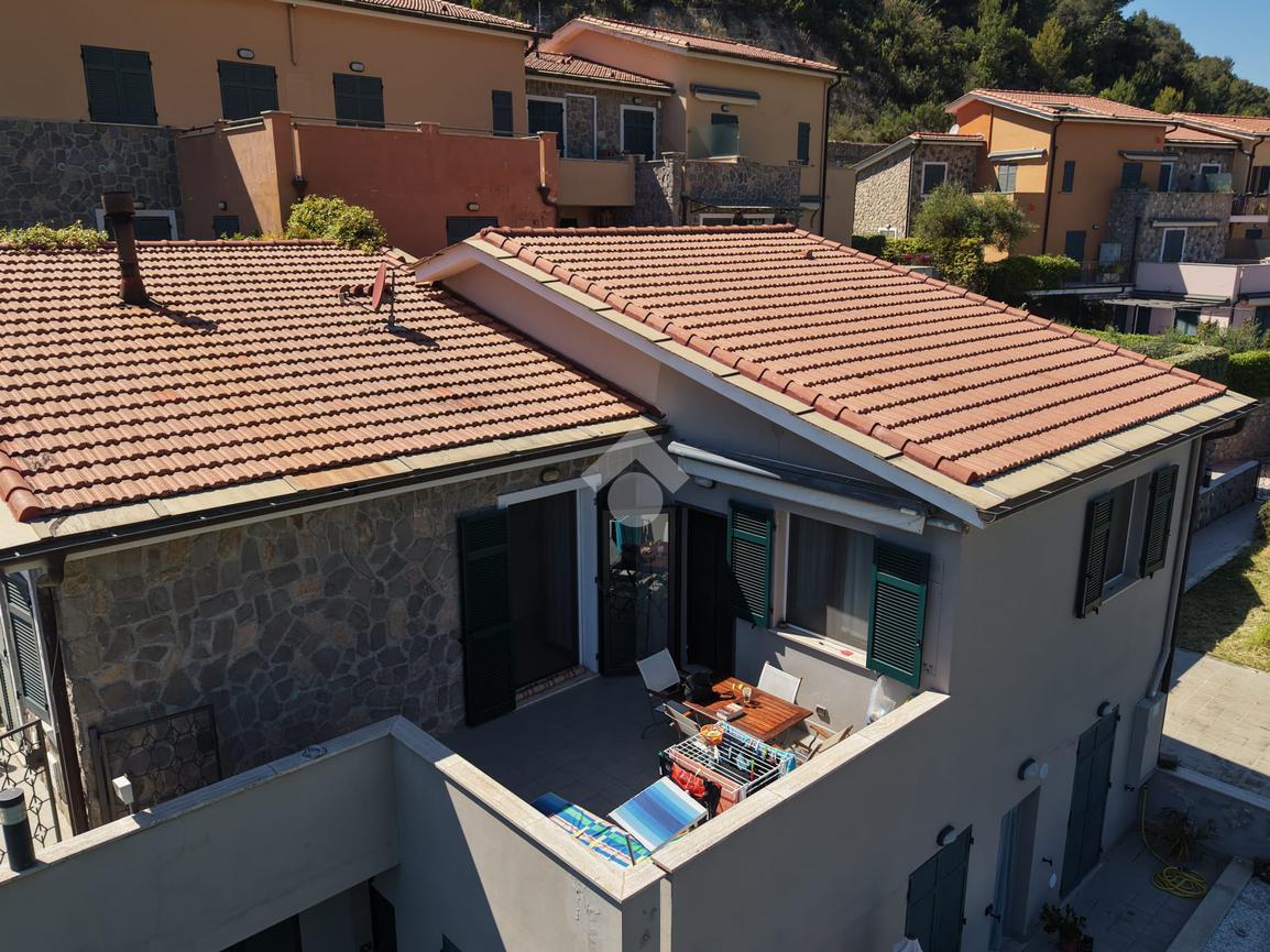Trilocale in Str. per I Piani 8, Castellaro