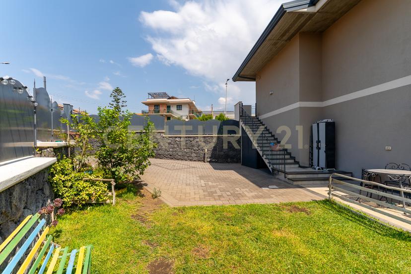 Villa bifamiliare in Via Umberto I 311, San Pietro Clarenza — foto 4 di 5