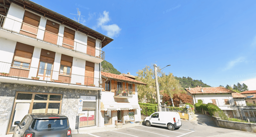 Bilocale in Piazza della Chiesa, Magreglio