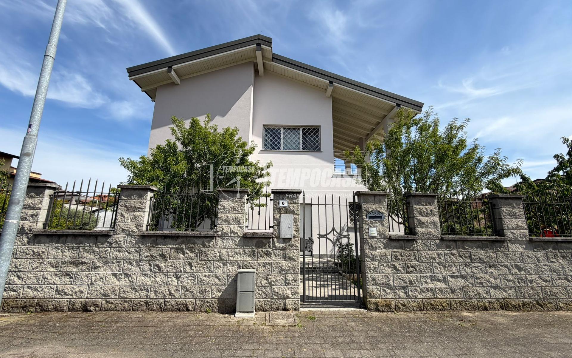 Villa in Via Giulio Pastore 6, Gropello Cairoli