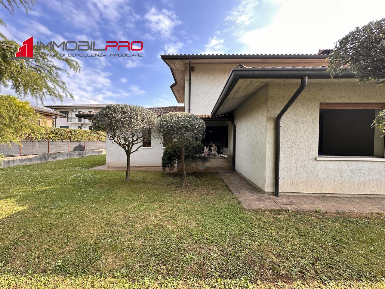 Villa in Via Gino Stella, Thiene