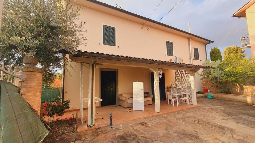 Casa indipendente in Via di Centi, Montecarlo — foto 2 di 5