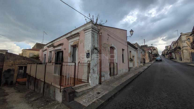 Casa indipendente in Via  Umberto I°, Cassaro — foto 3 di 5