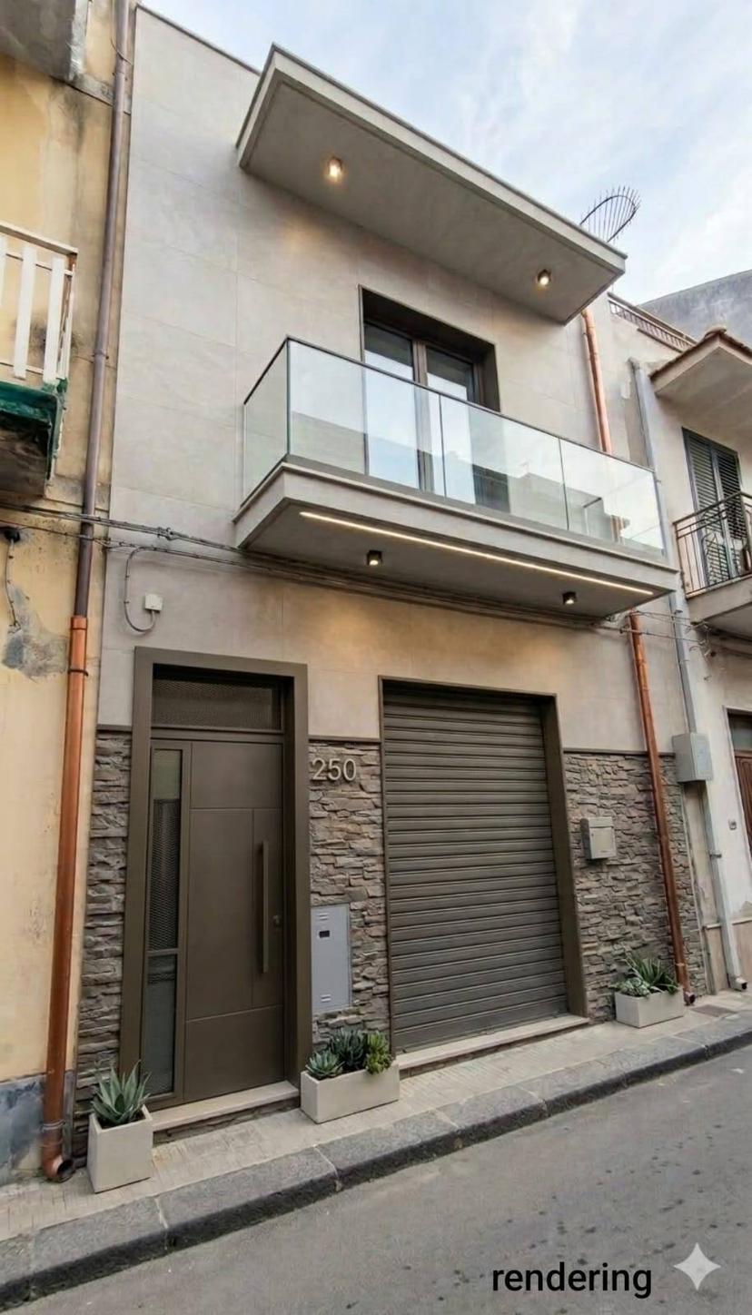 Casa indipendente in Via Carolina 248-250, Giarre