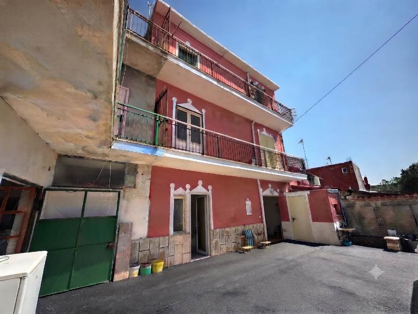 Casa indipendente in Via Taglialatela, Mondragone