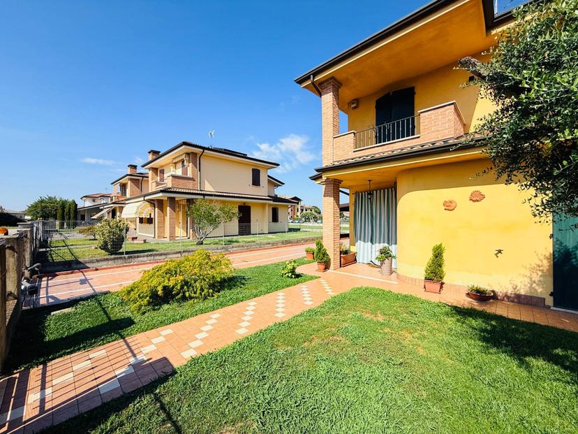 Villa, Borgo Mantovano — foto 2 di 5