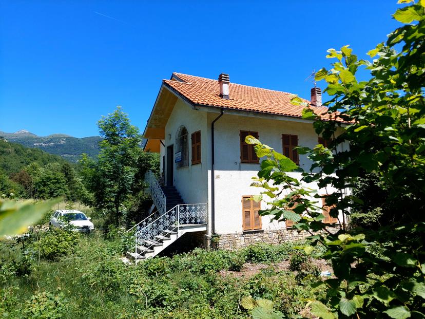 Casa indipendente in Strada Statale 28 116, Pornassio — foto 2 di 5