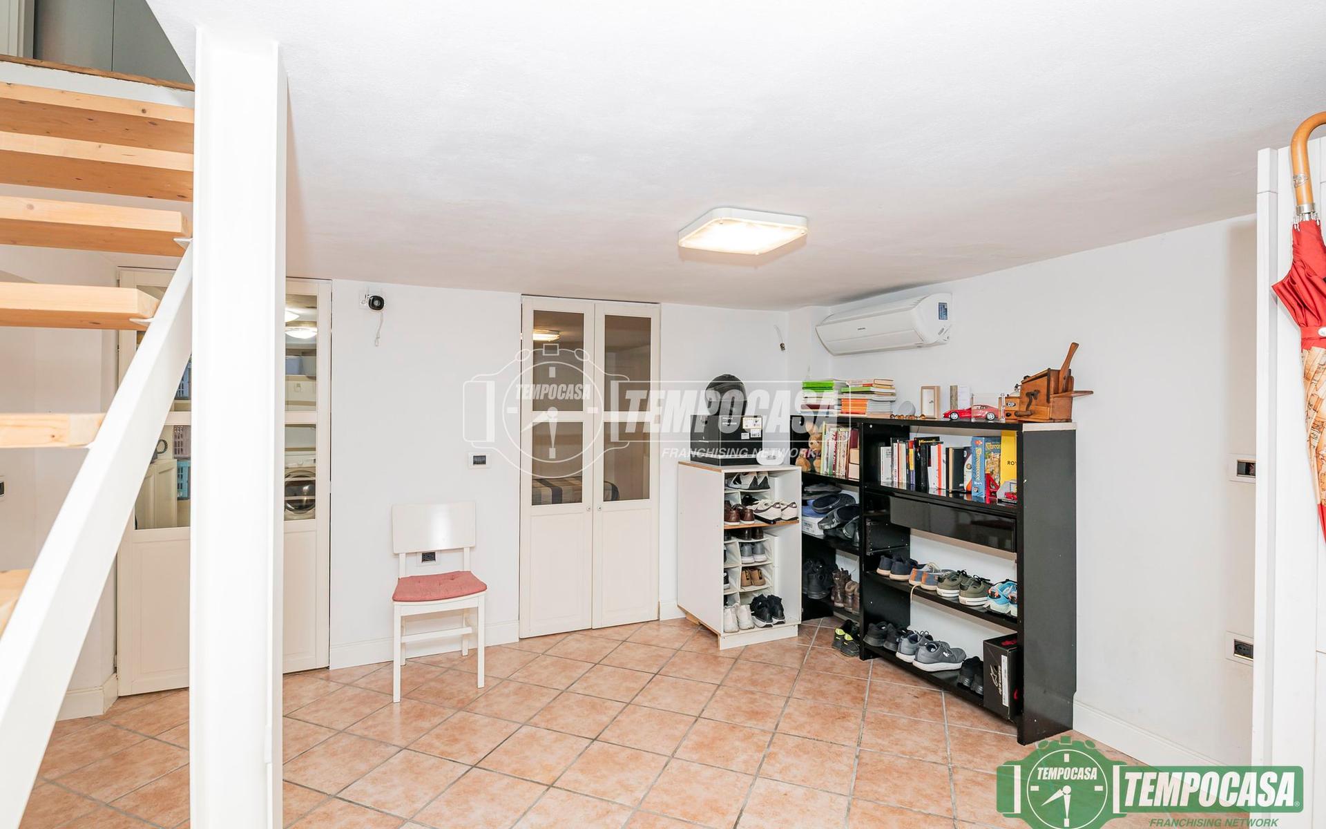 Villa in Via C. Colombo, Mairano 3, Casaletto Lodigiano