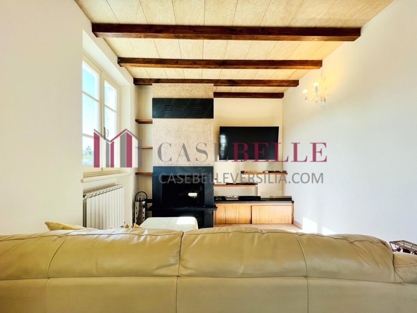 Villa a schiera, Seravezza