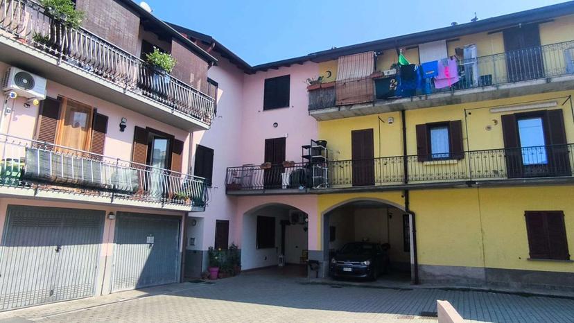 Bilocale in Via Carducci, Fenegrò — foto 2 di 5
