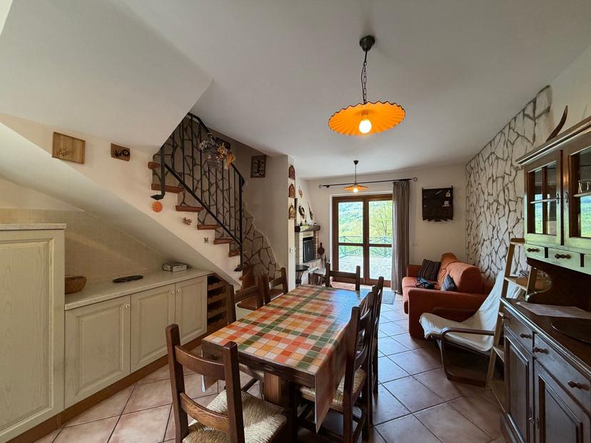 Villa a schiera in Via Monterotondo Snc, Rocca di Cambio — foto 3 di 5