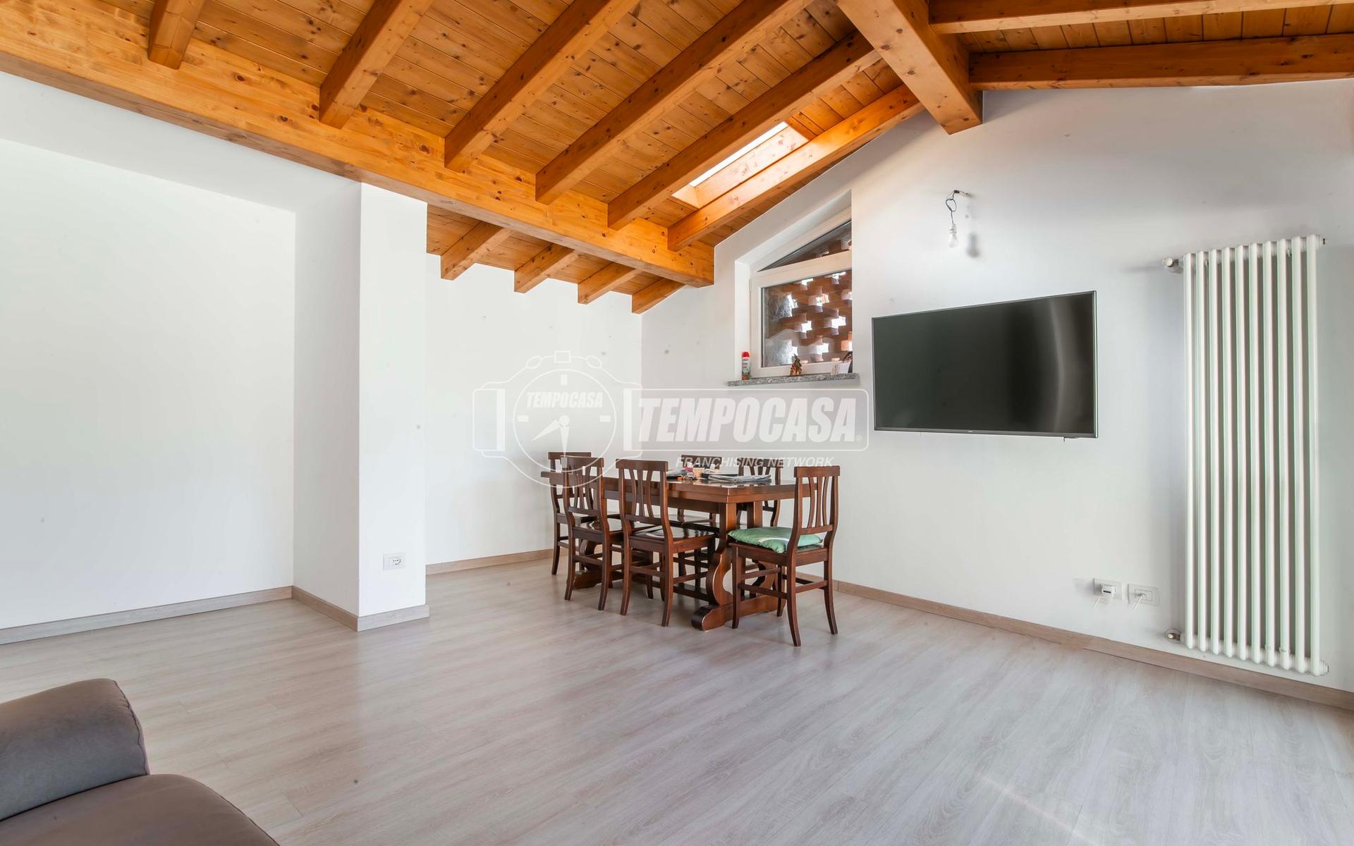 Casa indipendente in Via NavedàNo 21, Como