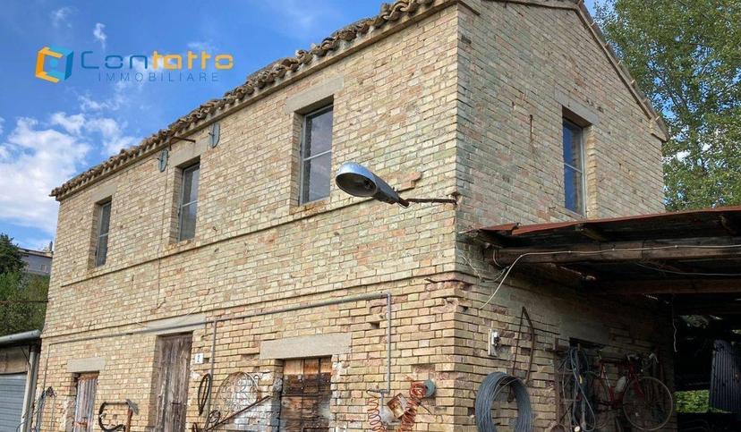 Casale in XXX, Cossignano