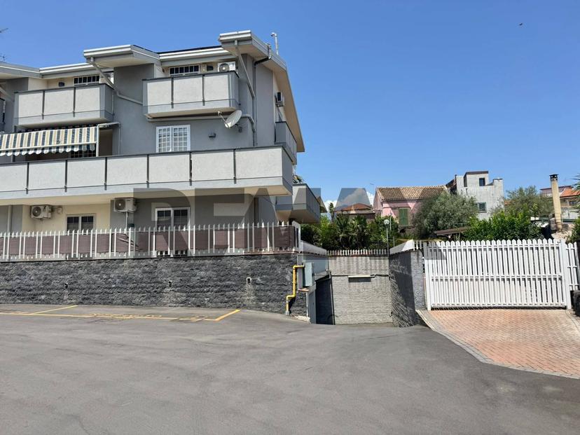 Trilocale in Via Duca degli Abruzzi 46, San Giovanni la Punta — foto 3 di 5
