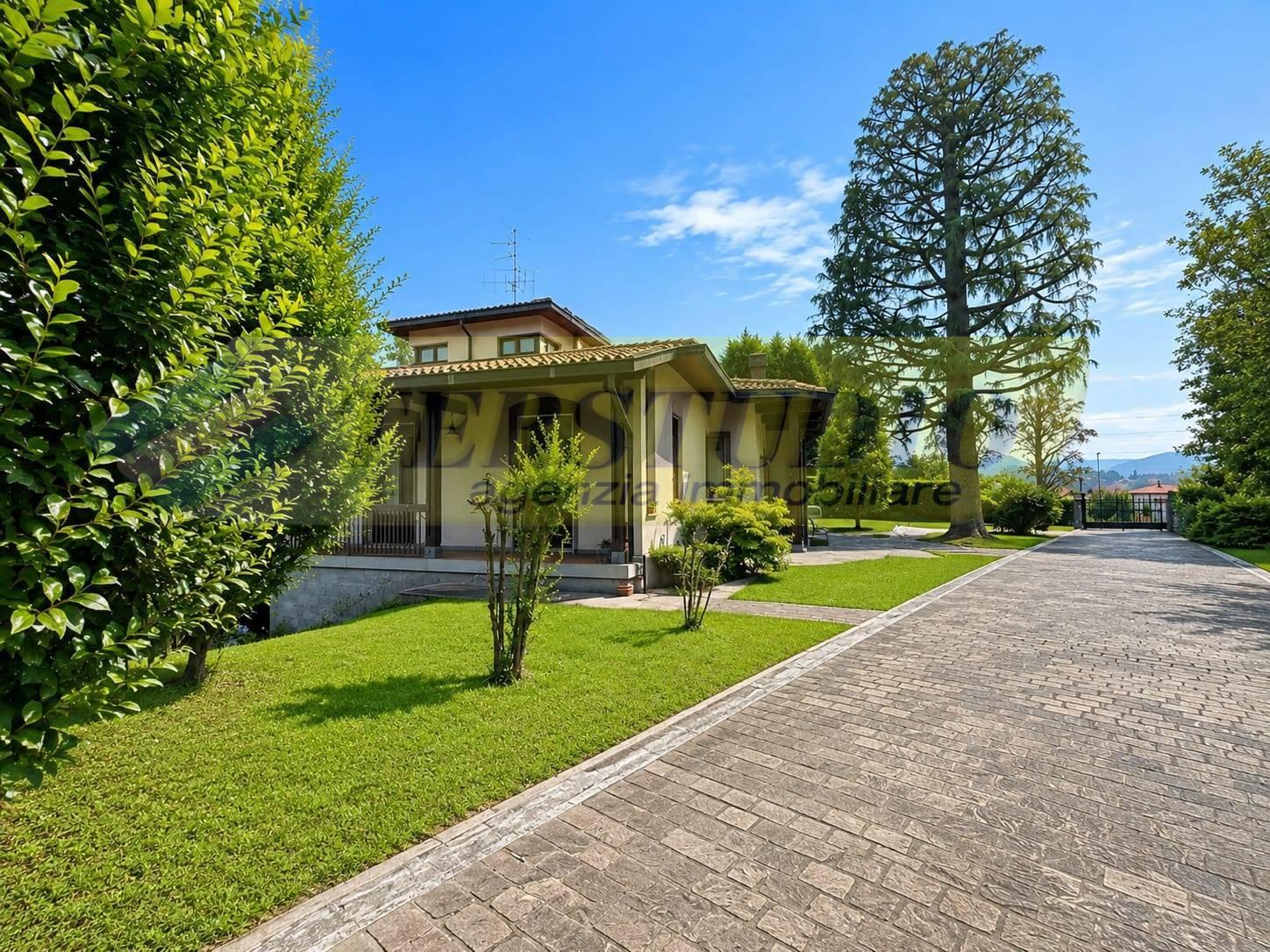 Villa in Via Alcide De Gasperi Snc, Presezzo