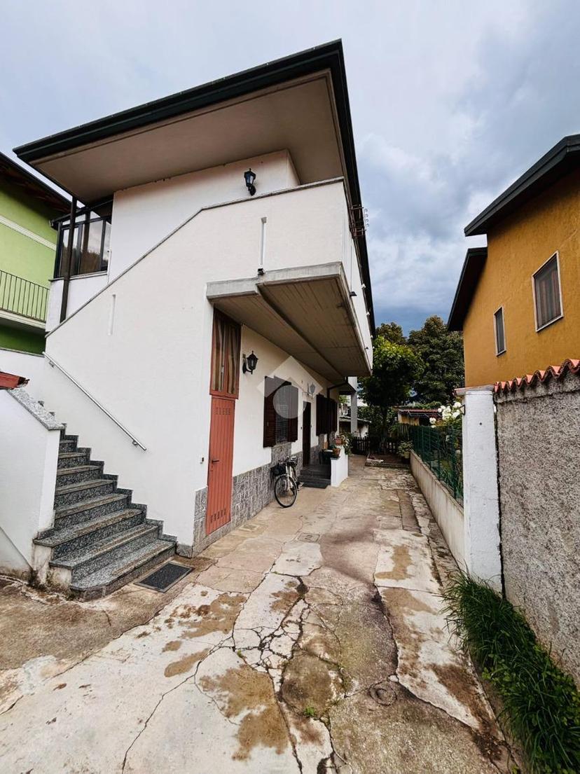 Trilocale in Via Bixio 47, Rho