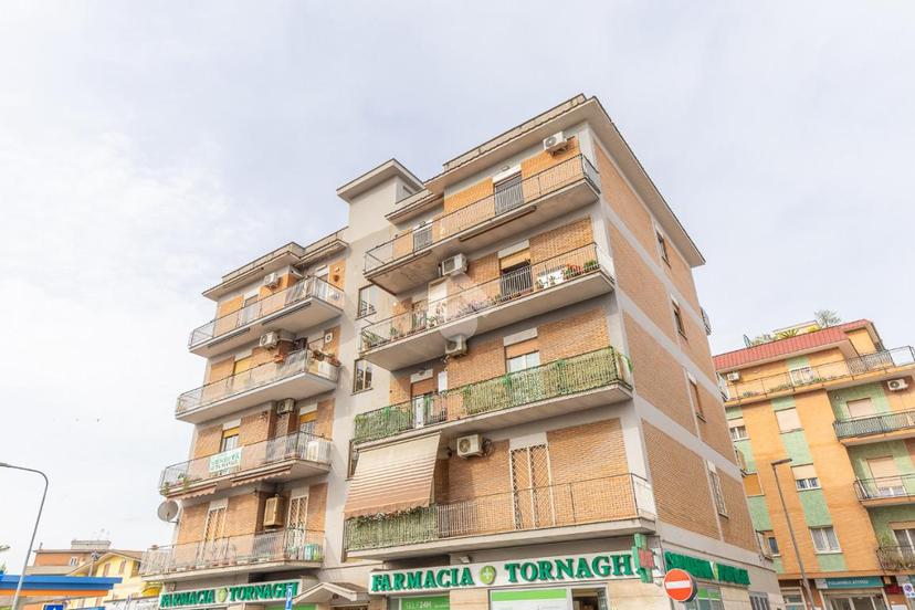 Trilocale in Via Maremmana Inferiore 157, Guidonia Montecelio