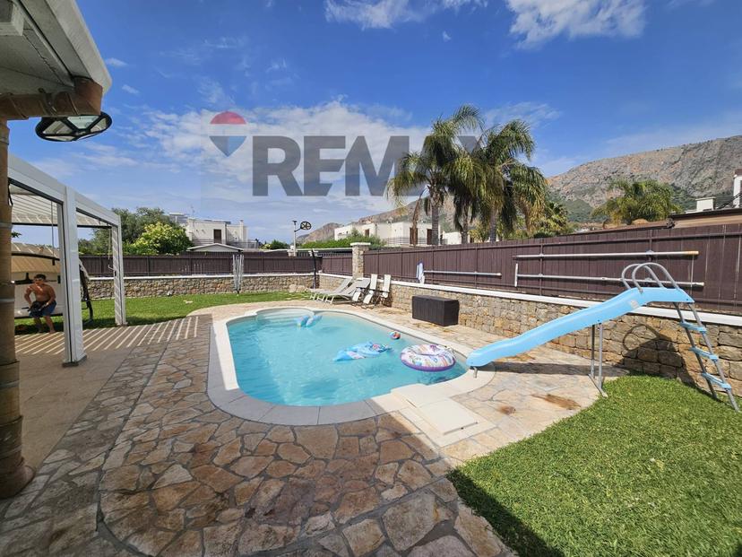 Villa in Via Segesta 4, Terrasini — foto 2 di 5