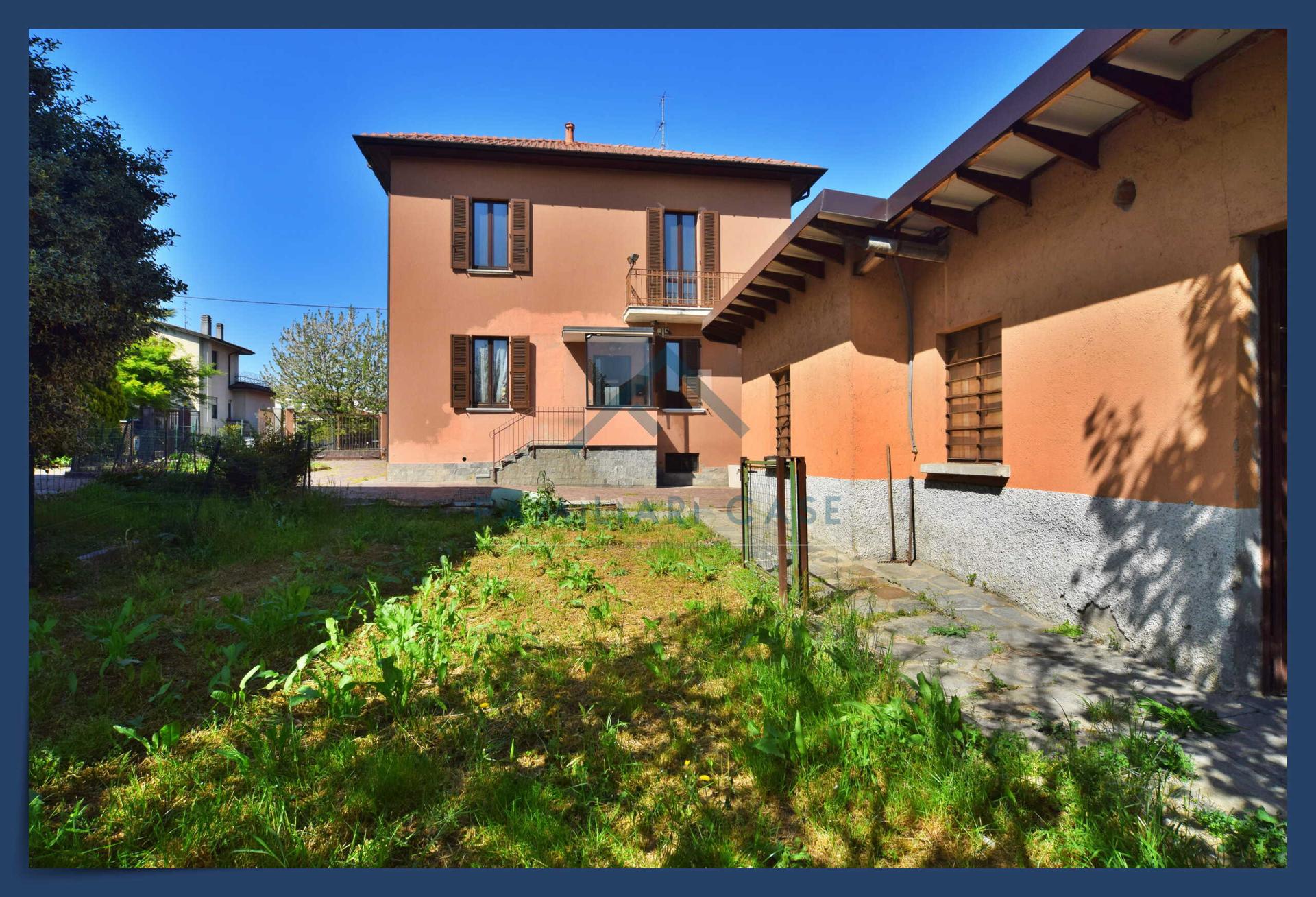 Villa in Via Napoli, Azzate