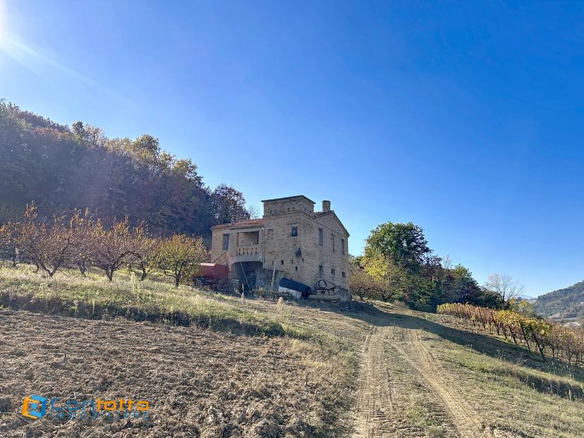 Casale in Contrada Sant'Emidio 12, Montalto delle Marche — foto 5 di 5