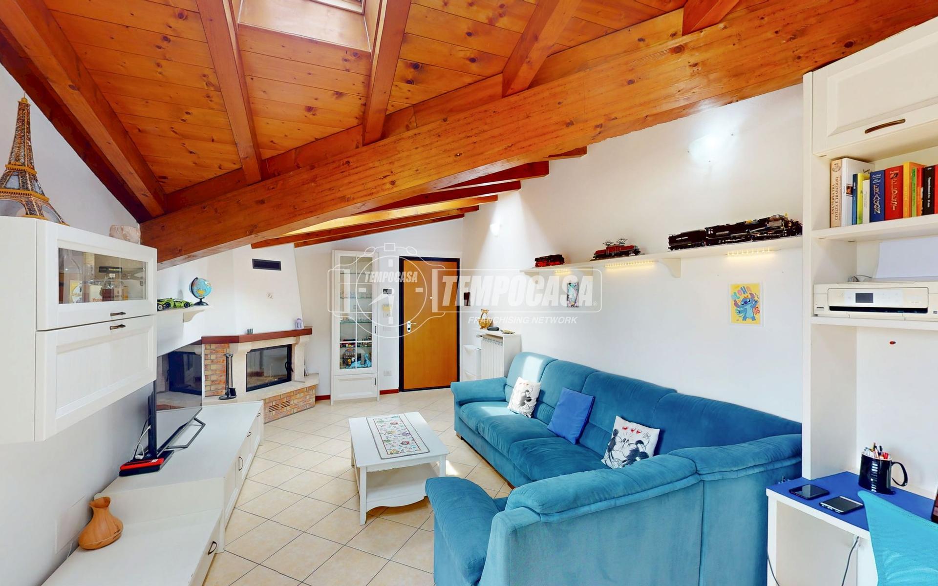 Trilocale in Via Cav. Domenico Mangiagalli 3, Comazzo