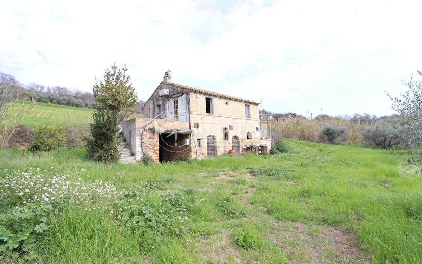 Casa colonica in Contrada Marezi 29, Massignano — foto 4 di 5