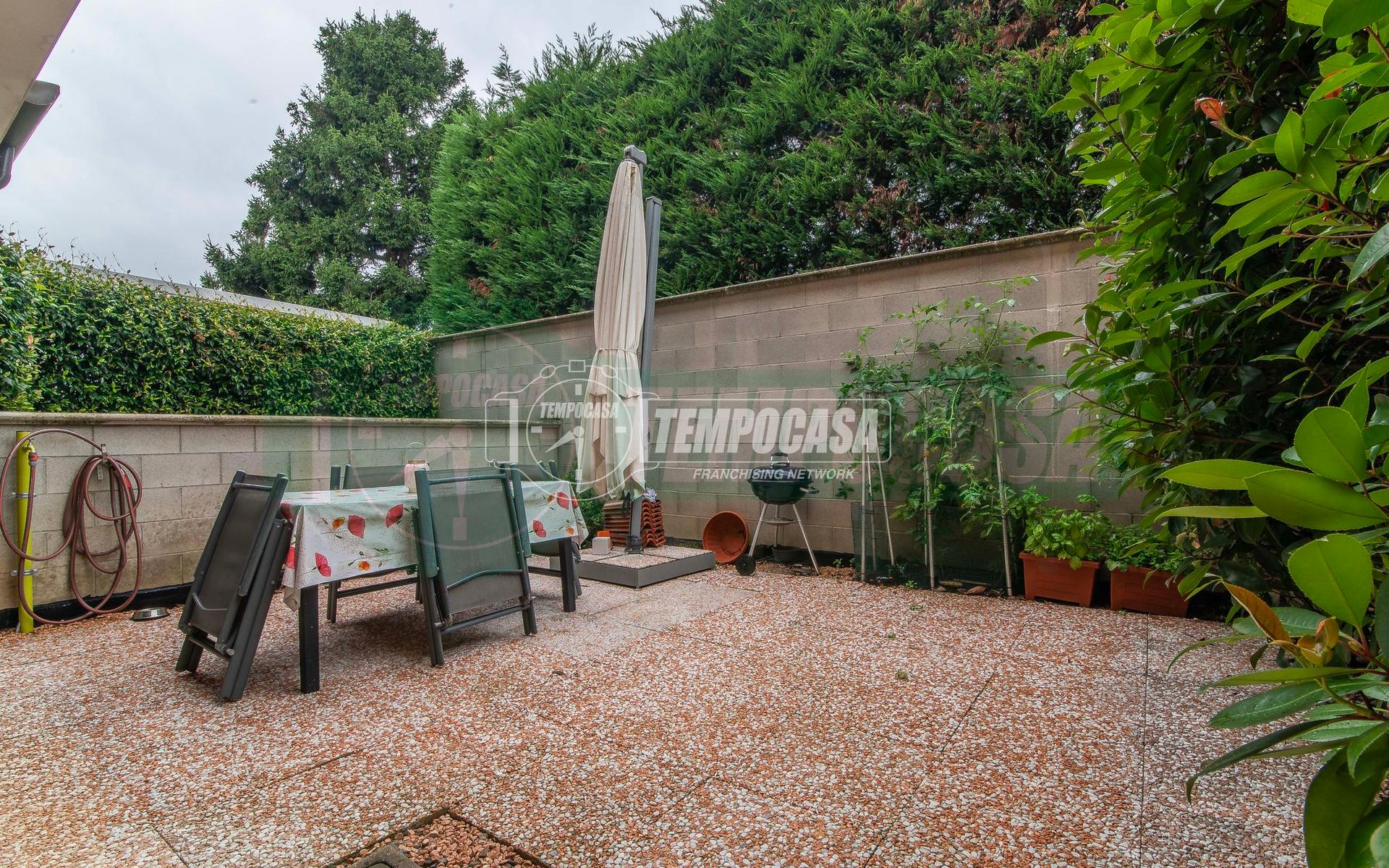 Villa a schiera, Turate