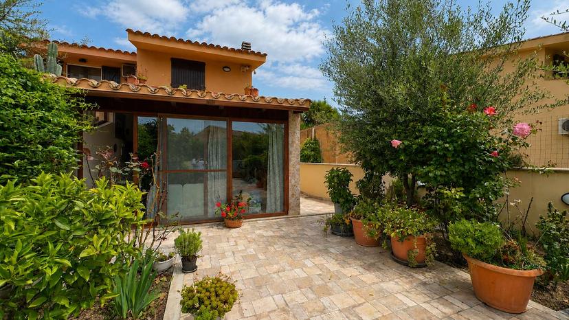 Villa a schiera in Via Mar Mediterraneo 00, Quartu Sant'Elena — foto 2 di 5