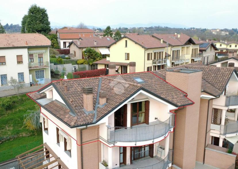 Trilocale in Via Camillo Benso Cavour 3, Besana in Brianza — foto 2 di 5