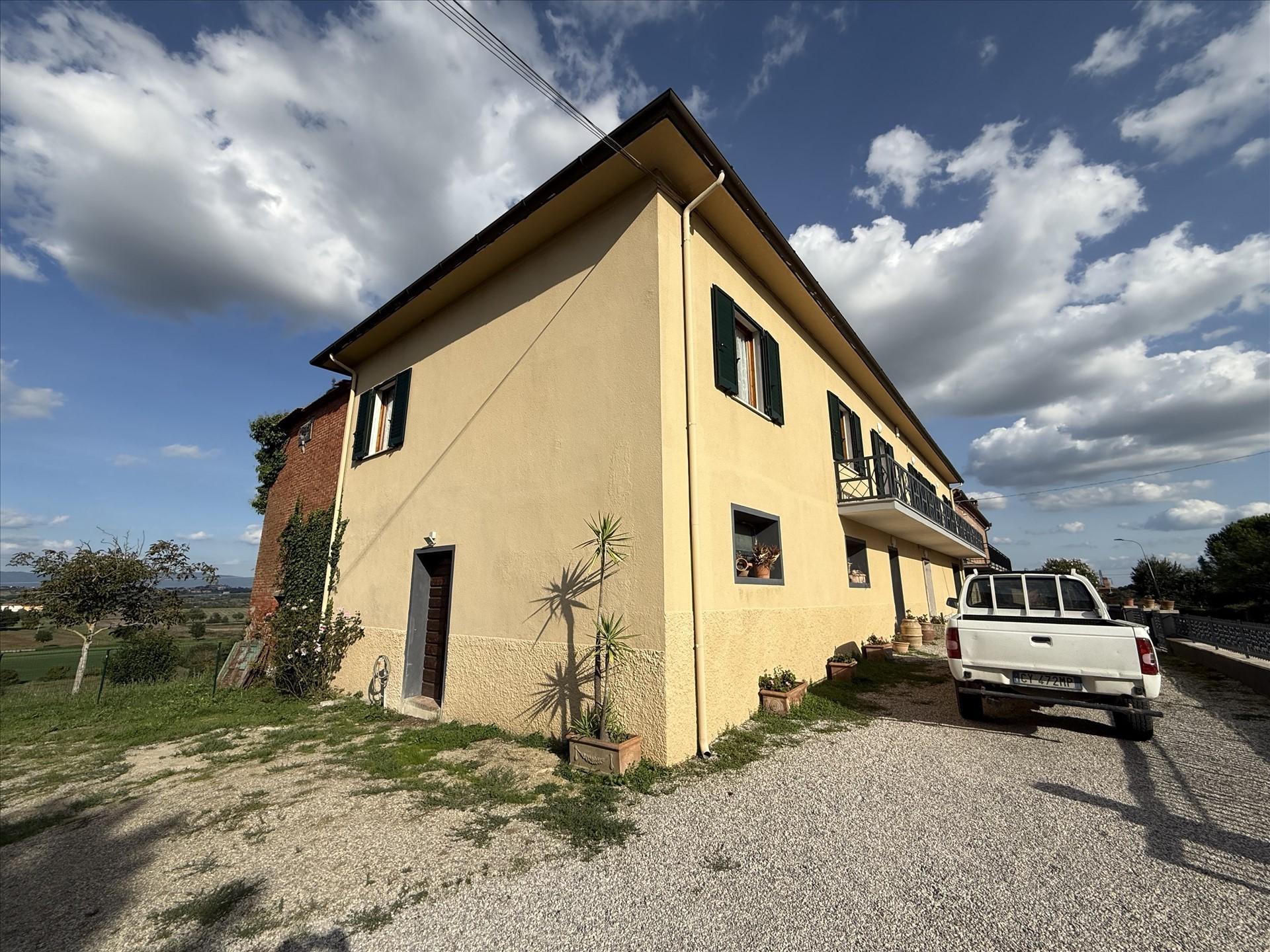 Porzione di casa, Lucignano