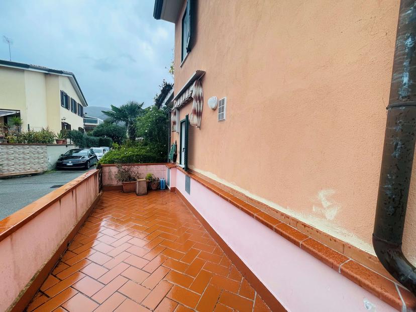 Villa a schiera, Ameglia