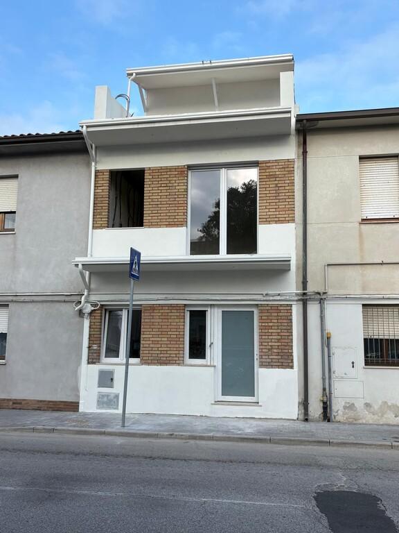 Casa indipendente in Via Cristoforo Colombo 403, Civitanova Marche — foto 3 di 5