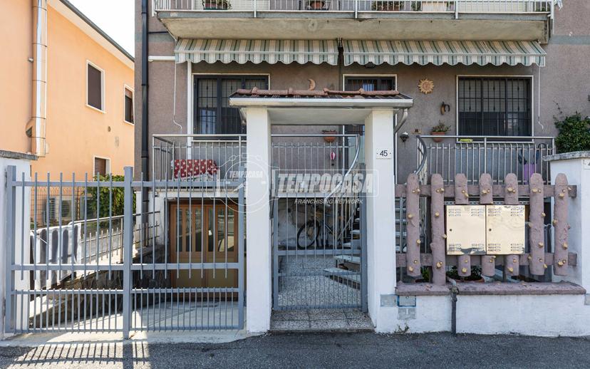 Quadrilocale in Via delle Vigne, Solaro — foto 3 di 5