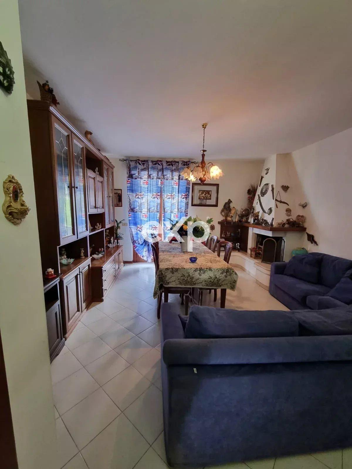 Appartamento in Via Francesco Petrarca, 17, Cesa