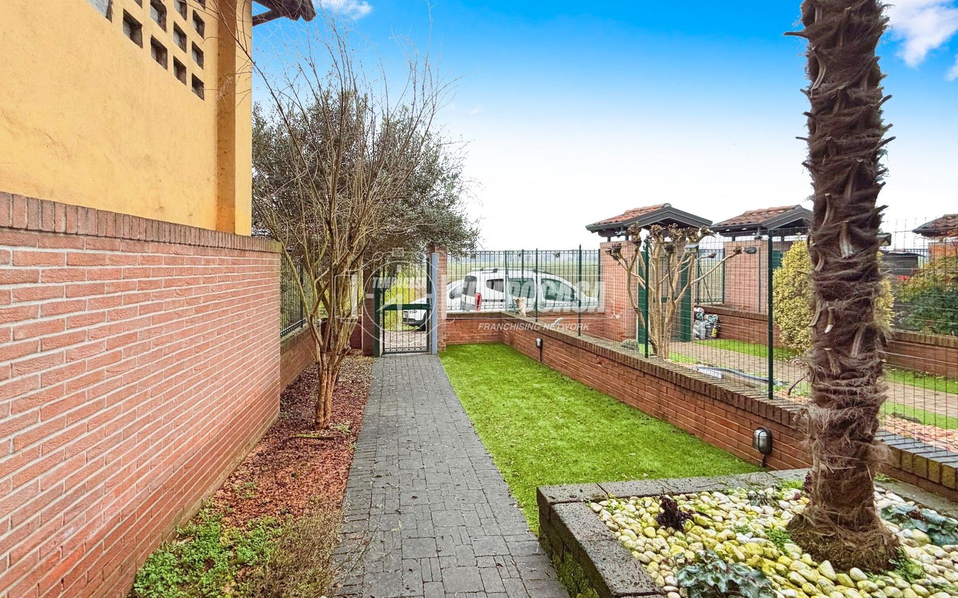 Villa a schiera in Strada Privata Cascina La Grande 13, Boffalora d'Adda