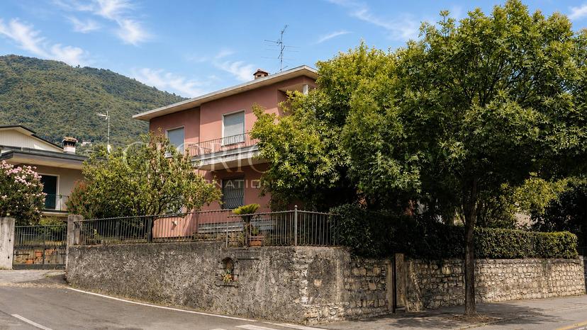 Villa in Viale Bornata 13, Brescia