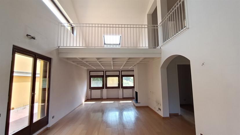 Appartamento in Via Ugo Foscolo 12, Lesmo — foto 3 di 5